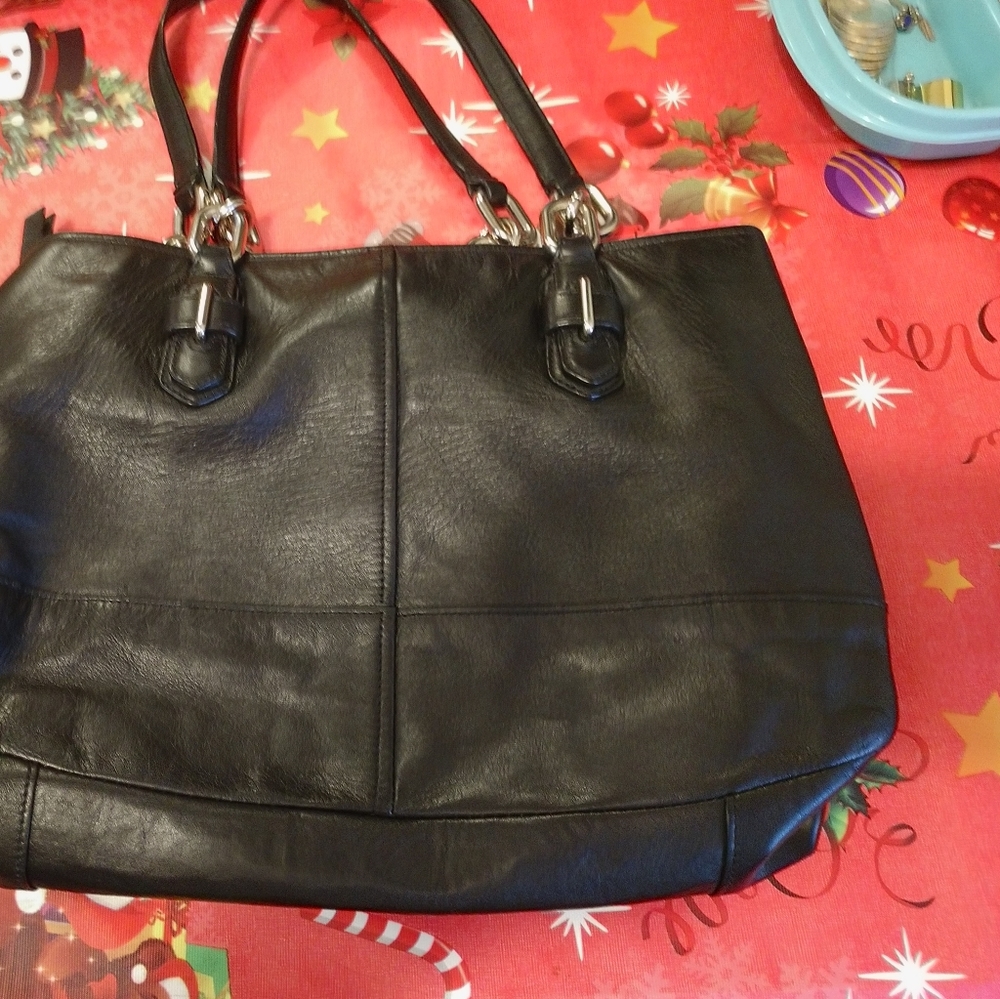 Coach purse black leather 4 compartments